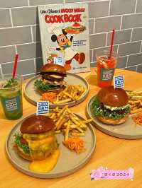 【福岡グルメ】滝のようにかけられたとろとろチーズのハンバーガー！