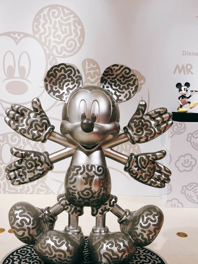 【限量藝術展】Mr Doodle愛情雕塑，遠東百貨信義A13