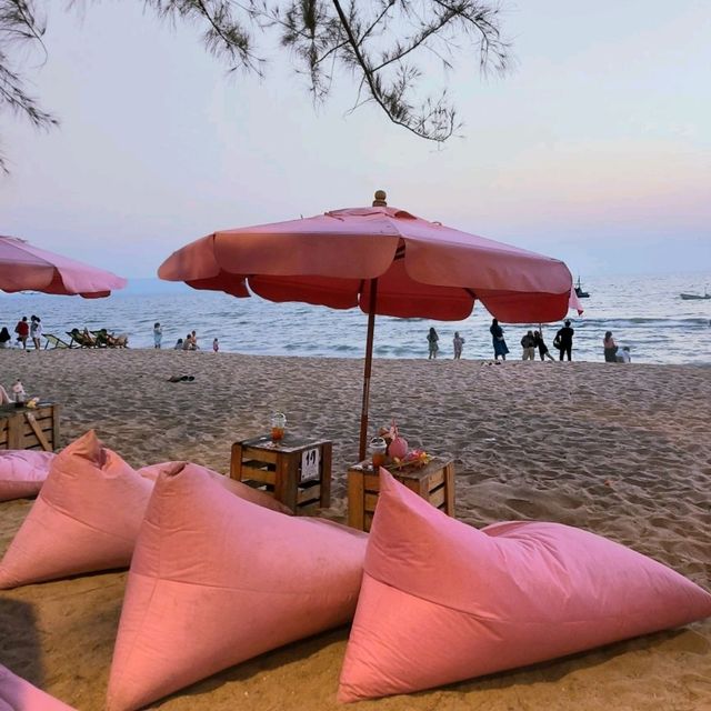 คาเฟ่สีชมพู Tutu Beach