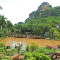 วัดถ้ำเขาวง จ.อุทัยธานี
