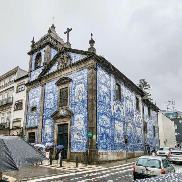 Holy Trinity Church：中世紀建築瑰寶，感受英國基督教歷史