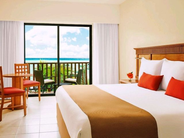 🌴 Relax at the Reef Coco Resort 