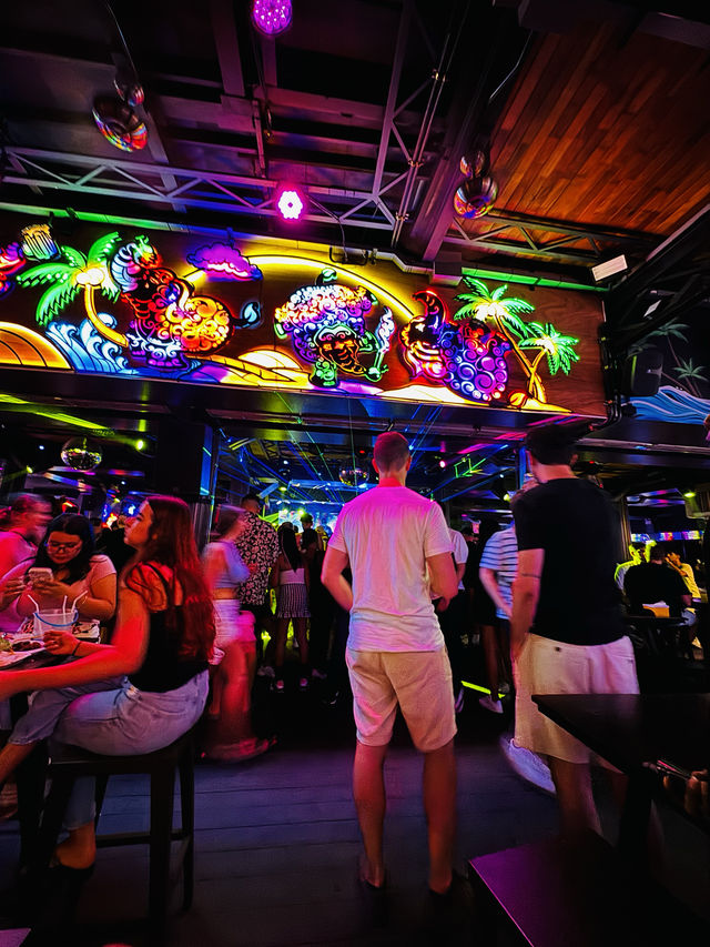 タイ🇹🇭クラビ🌴アオナン唯一の🪩ナイトクラブ🕺🏿