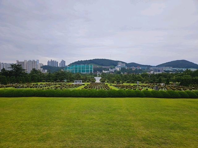 The visit to UN Memorial Cemetery in Busan