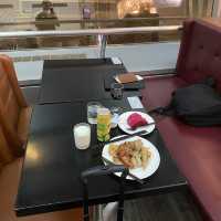 Rose Business Lounge เลาจน์กว้างขวางนั่งสบาย