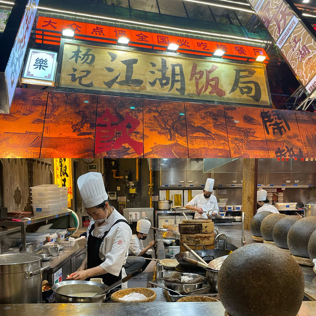 成都特色餐廳，懷舊風情與美味交相輝映