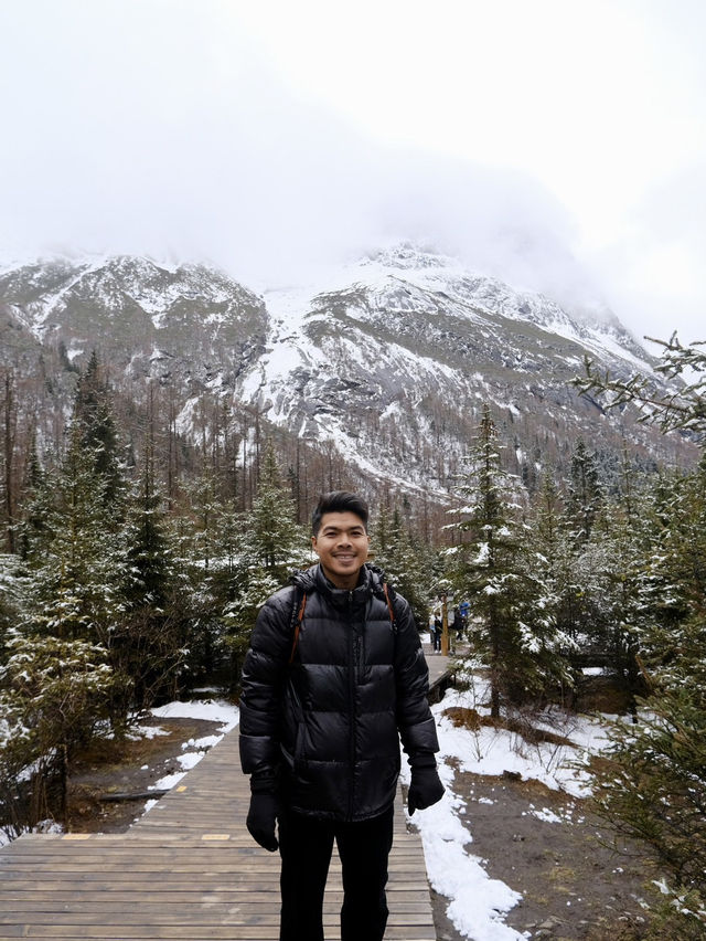 เที่ยวภูเขาสี่ดรุณี เจอหิมะครั้งแรก สวยมาก ❄️