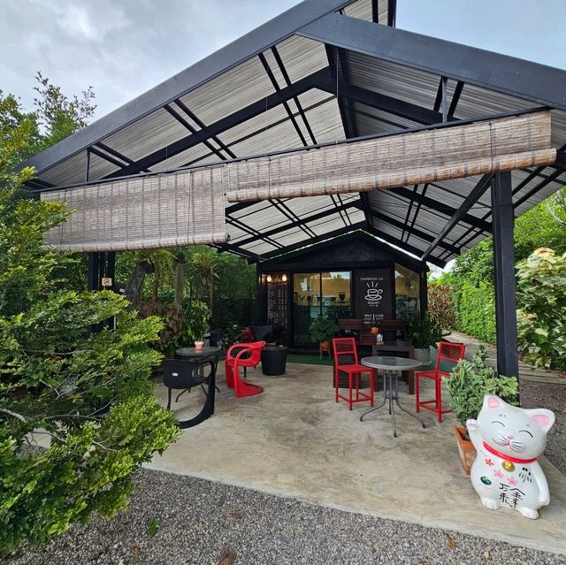 ธรรมดา cafe' at Ampawa
