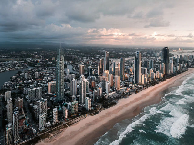 《天際線景觀》澳洲黃金海岸 Surfers Paradise 沙灘上空飛行航拍分享