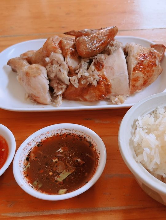 隱藏清邁巷弄的米其林平價烤雞 - SP Chicken