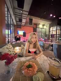 Upper Bar & Restaurant UD TOWN 🥂