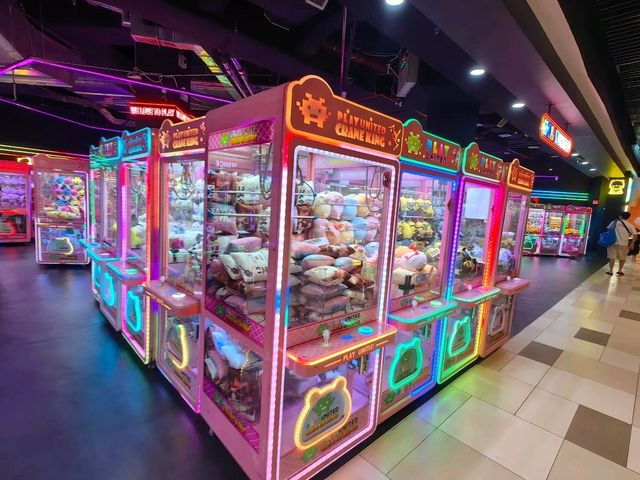 Play United, Family Fun-filled Claw Machine Space
