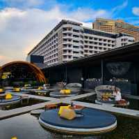 เป็นสกายเลานจ์ เปิดโล่งวิวทะเล