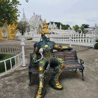เที่ยวเชียงราย ไหว้พระวัดร่องขุ่นสวรรค์บนดิน