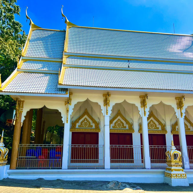 สักการะหลวงพ่อมงคลนิมิตร วัดธรรมนิมิตต์