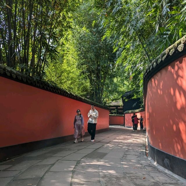 Vibrant Serenity at Wu Hou Shrine in October