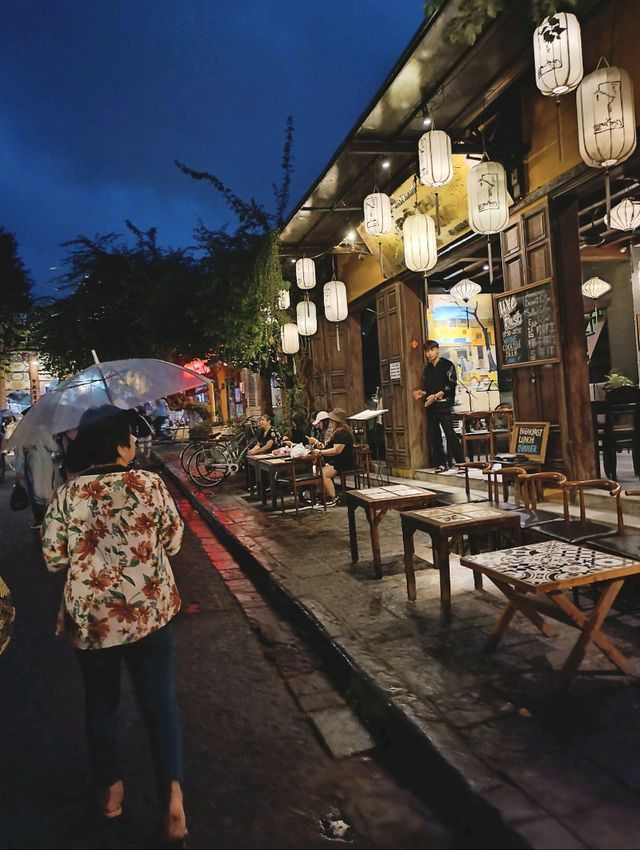 CHARMING OLD TOWN IN HOI-AN 😍
