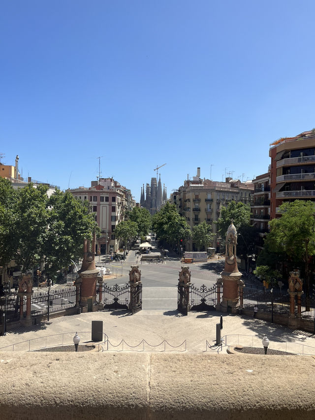 Barcelona - a place full of amazing architectures. Even Hospital are a piece of art!