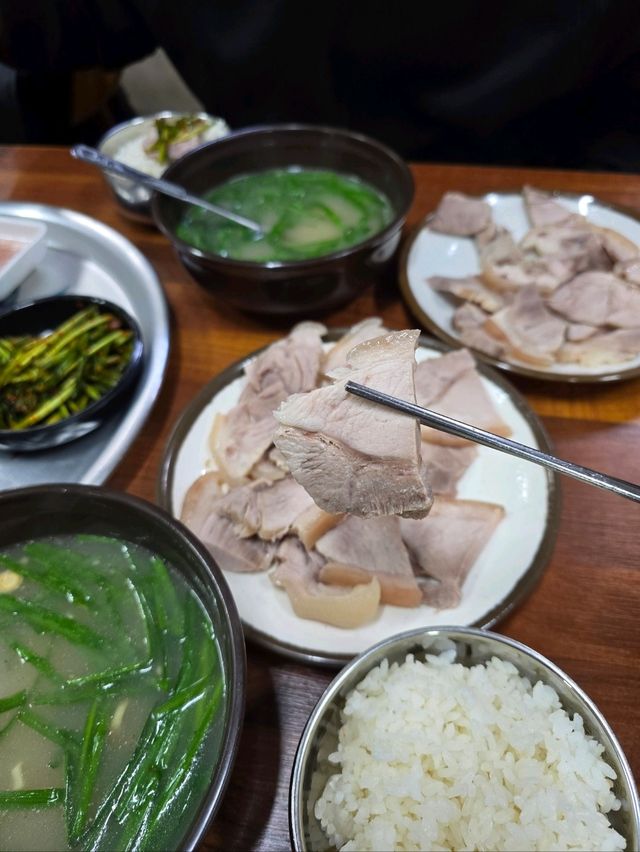 밀양 로컬맛집으로 유명한 단골집🥣