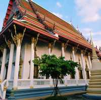泰國曼谷皇家古跡寺廟景點:Wat Buppharam Worawihan，適合拍照📸打卡休息冥想