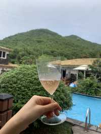 마치 동남아에 온듯한 이국적인 통영한산마리나호텔