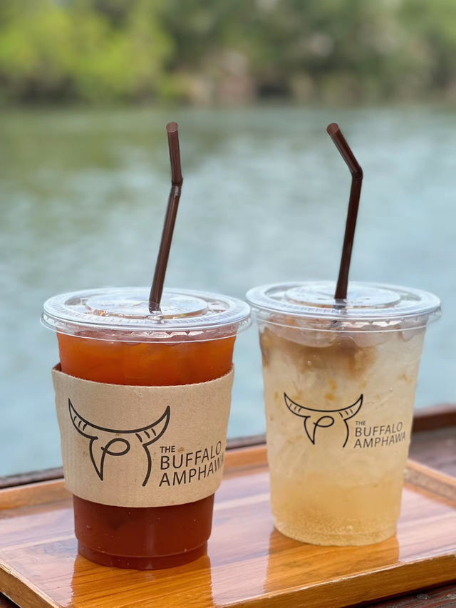 คาเฟ่ใกล้อัมพวา บรรยากาศดี๊ดี มีควายให้ดู 🐃✨ 