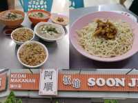 Lets Doscover Best Pork Soup located At Batupahat 