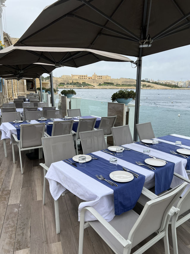 Great Solo Lunch by the Sea🏖️