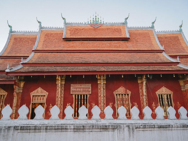 วัดแสนสุขาราม สถานที่ใส่บาตรพระตอนเช้าแบล็กกราวสวย