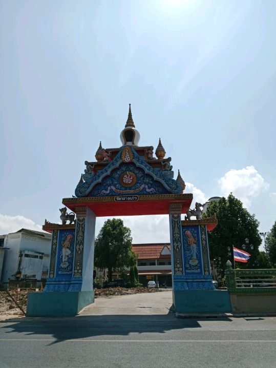 ไหว้พระวัดกลางเก่า จังหวัดสุราษฎร์ธานี
