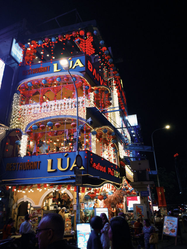范五老街夜晚狂歡：胡志明市的不夜街 🌃🍻🎶