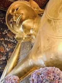 Wat Pho’s Reclining Buddha: A Sight to Behold