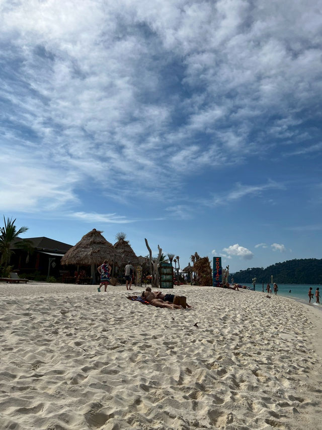 ที่พักหลีเป๊ะ ติดหาดที่สวยอันดับ 6 ของโลก✨🏝