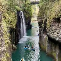 高千穂峡 (Takachiho Gorge, Miyazaki) – 神話が息づく幻想的な渓谷