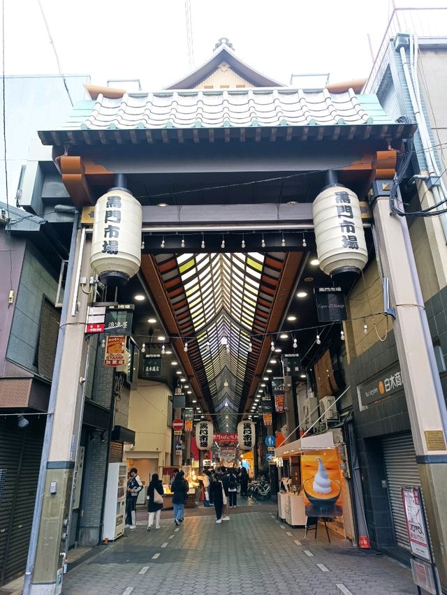 必到黑門市場食刺身