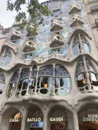 まるでアートの街歩き！バルセロナでガウディ建築めぐり散歩コース✨