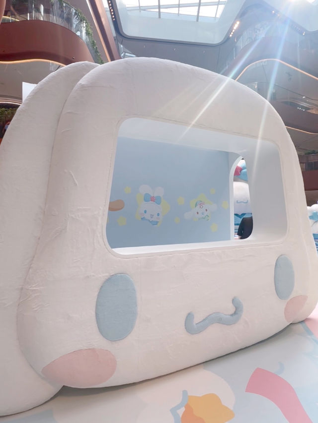 勁可愛玉桂狗😍Cinnamoroll ROLL OUT THE FUN 夢幻派對  嚟緊嘅復活節約定你嚟AIRSIDE狂玩特玩  ✨超吸睛5米高毛絨絨Cinnamoroll 及巨型波波池 ✨夢幻田徑
