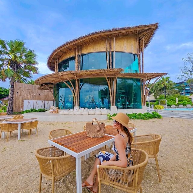 ร้านอาหารและคาเฟ่ ริมทะเลขนอม