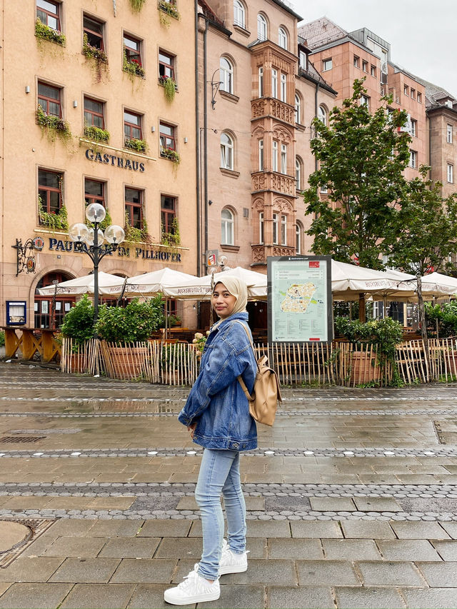 Sunday Market in colourful Nuremberg 🩷💛🧡❤️