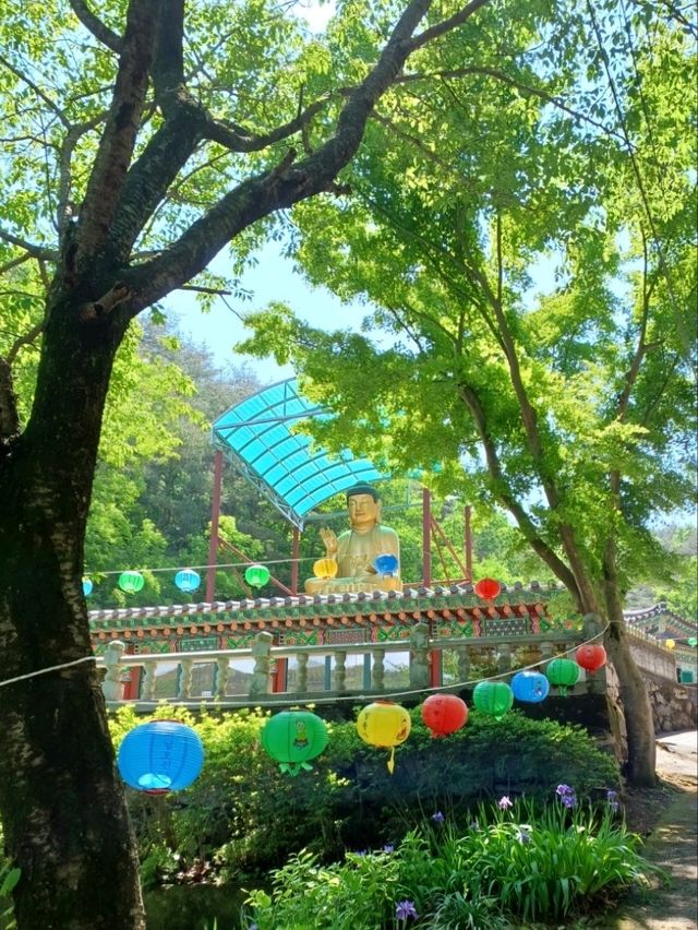산 속에서 마주한 절경의 사찰