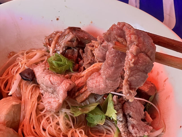 ก๋วยเตี๋ยวเนื้อนายดำ – ตำนานกว่า 40 ปี