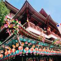 Sacred Splendor: The Stunning Decorations of the Buddha Tooth Relic Temple