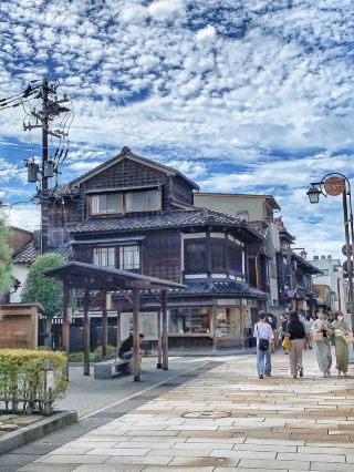 Weekend in Kanazawa – Gardens, Crabs & a Touch of Luxury