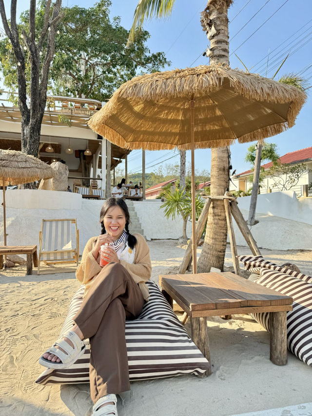  Kamari Cafe & Resort เกาะล้าน 