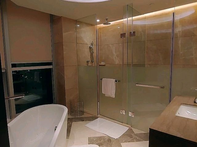 "Sheraton Guangzhou Hotel: Urban Comfort in the Heart of Tianhe"