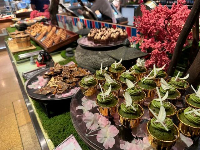 香港港島香格里拉酒店（Island Shangri-La Hong Kong）café TOO 自助餐評論
