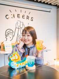 尖東星光大道一連9日，熱鬧狂歡🎉「龍舟嘉年華」  今年端午節相當好氣氛，尖東星光大道相當熱鬧，香港旅遊發展局喺尖東打造1連9日「龍舟嘉年華」，橫跨兩個週末，喺尖東以「龍舟美食街」打響頭炮，各式美食、