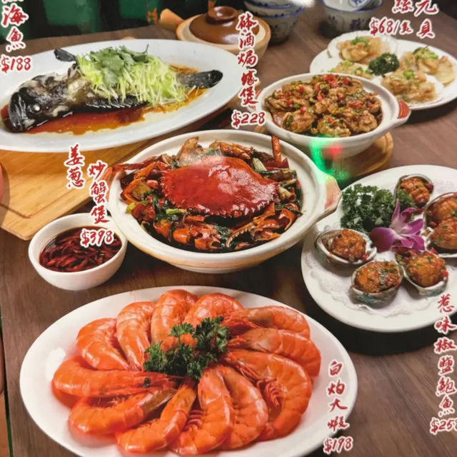 充滿港式懷舊風味嘅港式室內大排檔🥢