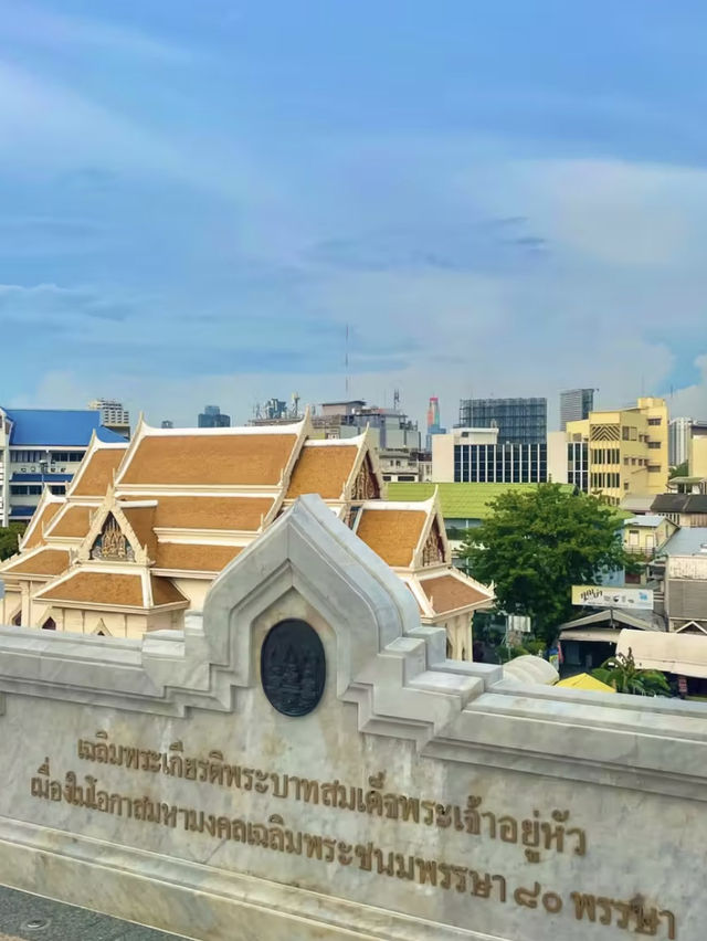เที่ยวชม วัดไตรมิตรวิทยารามวรวิหาร กรุงเทพ