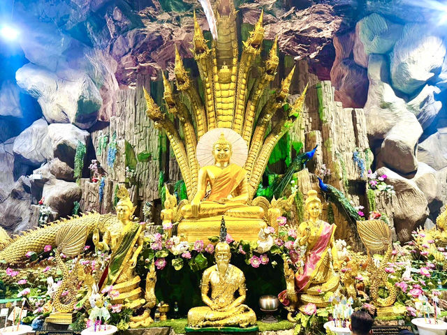 静かな自然の中で心を癒す、マニウォン寺院への小旅行。